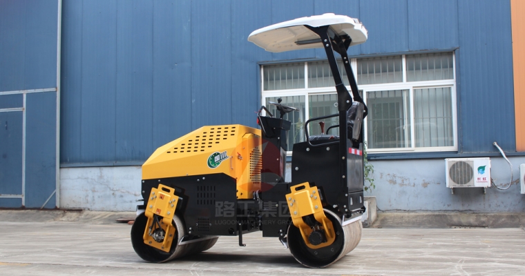 小型壓路機(jī)路面施工打滑怎么辦？